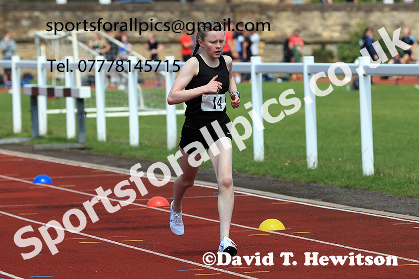 Girls 1500 metres, 2025 Northumberland Schools Track and Fields, Wentworth, Hexham. Photo: David T. Hewitson/Sports for All Pics